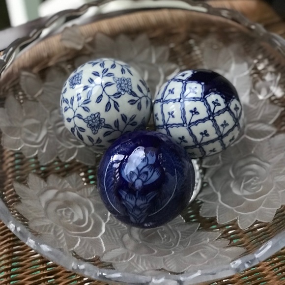 Vintage blue & white ceramic chinoiserie orbs - set of 3 - grandmillennial - Picture 4 of 7